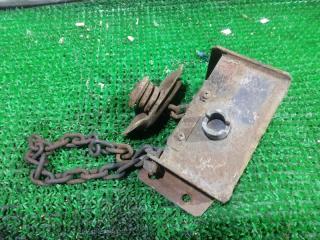 Крепление запасного колеса NISSAN ATLAS 1990