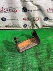 Фото запчасти крепление аккумулятора DAIHATSU DELTA 1990 контрактная запчасть Запчасть крепление аккумулятора DAIHATSU DELTA 1990