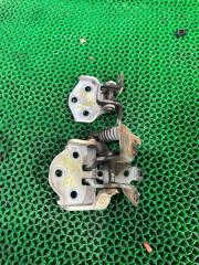 Петли на дверь передние левые NISSAN ATLAS 1991