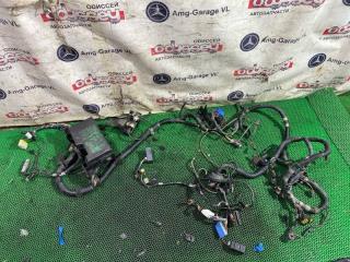 Коса под капот ISUZU BIGHORN 1994