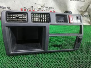 Консоль магнитофона TOYOTA DYNA 1998