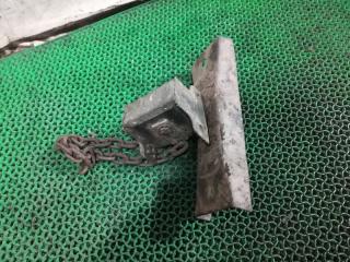 Крепление запасного колеса