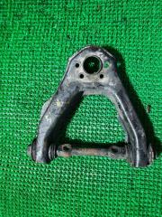 Запчасть рычаг верхний передний правый NISSAN TERRANO 1991