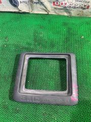 Запчасть крышка двс декоративная ISUZU BIGHORN 1995