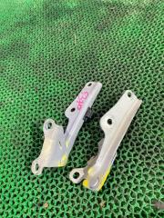 Запчасть петля капота MITSUBISHI TRITON 2010