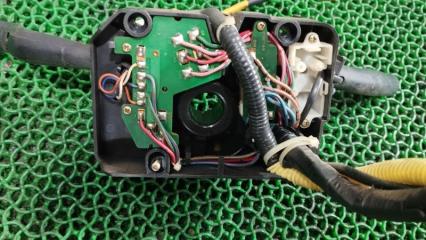 Блок подрулевых переключателей ELF 2002 NHR69E 4JG2