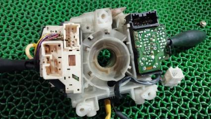 Блок подрулевых переключателей DELICA 1998 PE8W 4M40