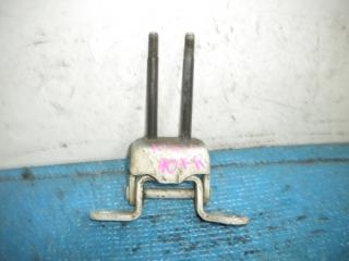 Фото запчасти петля двери передняя правая Toyota Vista 1994-1998 контрактная запчасть Запчасть петля двери передняя правая Toyota Vista 1994-1998