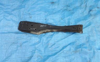Запчасть балка продольная под двс передняя Toyota Noah 2001-2007