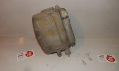 Фото запчасти бачок стеклоомывателя Toyota Camry 1990-1994 контрактная запчасть Запчасть бачок стеклоомывателя Toyota Camry 1990-1994