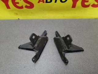 Запчасть крепление решетки радиатора переднее левое Mitsubishi Colt 2004-2012