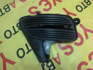 Запчасть заглушка в бампер передняя правая Toyota Corolla Fielder 2004-2006