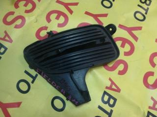 Запчасть заглушка в бампер передняя правая Toyota Corolla Fielder 2004-2006