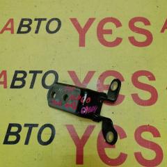 Запчасть петля двери задняя правая Toyota ist 2002-2007