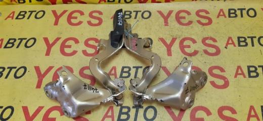 Запчасть кронштейн капота Lexus IS350