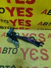 Запчасть кронштейн капота передний левый Mazda Axela