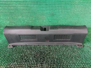 Запчасть накладка замка багажника Honda FIT