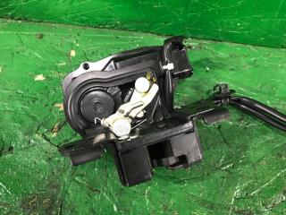 Замок багажника задний TOYOTA PRIUS ZVW30 2ZRFXE 69350-47040 3 ракурс