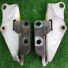 Петля капота NISSAN ELGRAND AVWE50 QD32ETI 65401-VE000 2 ракурс