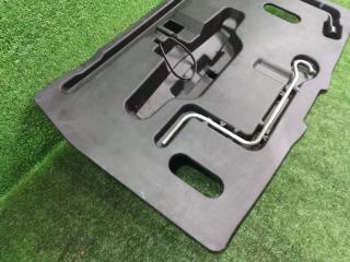 Ящик в багажник TOYOTA COROLLA SPACIO ZZE122 1ZZFE 64777-13020 2 ракурс Ящик в багажник TOYOTA COROLLA SPACIO ZZE122 1ZZFE 64777-13020 2 ракурс