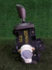 Ручка переключения автомата TOYOTA PRIUS NHW20 1NZFXE 33560-47011 3 ракурс