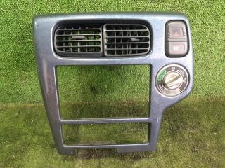 Консоль магнитофона NISSAN TERRANO TR50 ZD30DDTI 68260-2W300 2 ракурс