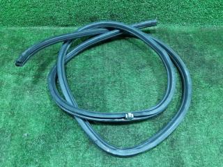 Уплотнительная резинка дверей правая задняя TOYOTA SAI AZK10 2AZFXE 62331-75010 3 ракурс
