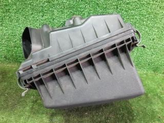 Корпус воздушного фильтра TOYOTA SAI AZK10 2AZFXE 17700-28390 3 ракурс Корпус воздушного фильтра TOYOTA SAI AZK10 2AZFXE 17700-28390 3 ракурс