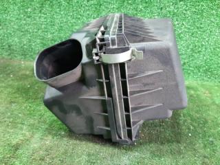 Корпус воздушного фильтра TOYOTA SAI AZK10 2AZFXE 17700-28390 5 ракурс Корпус воздушного фильтра TOYOTA SAI AZK10 2AZFXE 17700-28390 5 ракурс