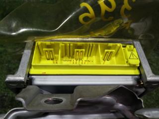 Блок управления airbag TOYOTA HILUX SURF RZN185W 3RZFE 89170-35130 2 ракурс