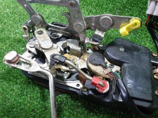 Замок двери правый передний TOYOTA GRANVIA KCH16 1KZTE 69030-26070 5 ракурс