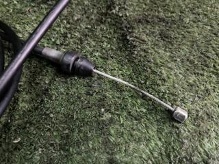 Тросик капота передний NISSAN X-TRAIL TNT31 QR25DE 65620-JG000 3 ракурс Тросик капота передний NISSAN X-TRAIL TNT31 QR25DE 65620-JG000 3 ракурс