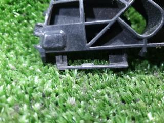 Крепление бампера правое заднее TOYOTA AQUA NHP10 1NZFXE 52575-52180 2 ракурс