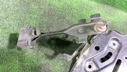 Крепление аккумулятора TOYOTA VITZ NSP135 1NRFE 74410-52051 2 ракурс
