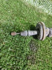 Тросик капота передний NISSAN R'NESSA PNN30 KA24DE 65621-5V000 2 ракурс Тросик капота передний NISSAN R'NESSA PNN30 KA24DE 65621-5V000 2 ракурс