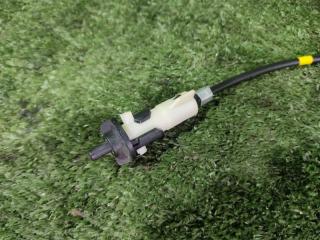 Замок лючка бензобака TOYOTA HARRIER MCU31 1MZFE 77030-48010 3 ракурс