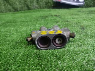 Распределитель тормозной NISSAN R'NESSA NN30 SR20DET 46400-2L700 3 ракурс