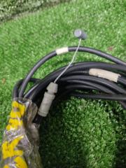 Тросик лючка бака TOYOTA ESTIMA MCR40W 1MZFE 77037-28020 2 ракурс Тросик лючка бака TOYOTA ESTIMA MCR40W 1MZFE 77037-28020 2 ракурс