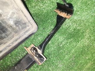 Крепление аккумулятора TOYOTA GAIA SXM10 3SFE 74431-44011 4 ракурс