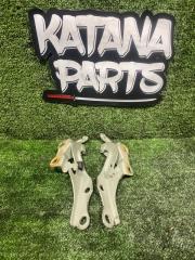 Петля капота TOYOTA PRIUS NHW11 1NZFXE 53410-47010 2 ракурс