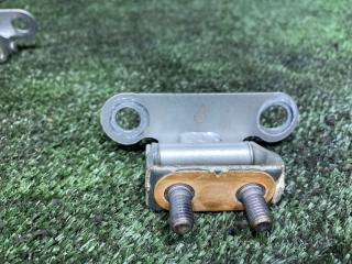 Петли 5-й двери TOYOTA IPSUM ACM21W 2AZFE 68810-44010 3 ракурс Петли 5-й двери TOYOTA IPSUM ACM21W 2AZFE 68810-44010 3 ракурс