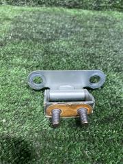 Петли 5-й двери TOYOTA IPSUM ACM21W 2AZFE 68810-44010 4 ракурс Петли 5-й двери TOYOTA IPSUM ACM21W 2AZFE 68810-44010 4 ракурс