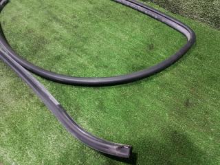 Уплотнительная резинка дверей левая передняя TOYOTA VITZ NSP135 1NRFE 62312-52170 2 ракурс