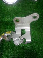 Петля капота TOYOTA VITZ NSP135 1NRFE 53410-52320 3 ракурс Петля капота TOYOTA VITZ NSP135 1NRFE 53410-52320 3 ракурс