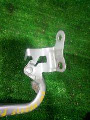 Петля капота TOYOTA VITZ NSP135 1NRFE 53410-52320 4 ракурс Петля капота TOYOTA VITZ NSP135 1NRFE 53410-52320 4 ракурс