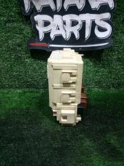 Блок предохранителей TOYOTA ALPHARD MNH15W 1MZFE 82730-58021 2 ракурс Блок предохранителей TOYOTA ALPHARD MNH15W 1MZFE 82730-58021 2 ракурс