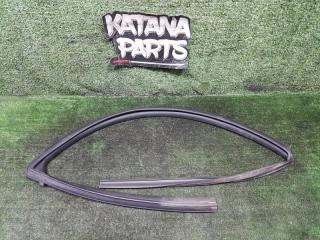 Уплотнитель стекла правый передний NISSAN DUALIS NJ10 MR20DE 80330-JD00A 2 ракурс