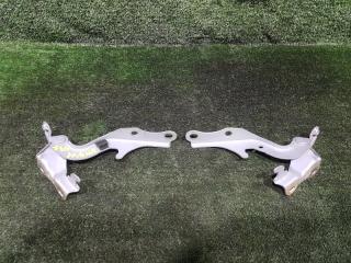 Петля капота TOYOTA PRIUS NHW11 1NZFXE 53410-47010 2 ракурс