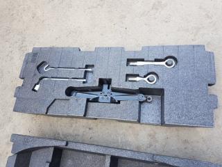Обшивка багажника задняя MAZDA CX-5 KE2FW SHVPTS KD456883XA02 4 ракурс Обшивка багажника задняя MAZDA CX-5 KE2FW SHVPTS KD456883XA02 4 ракурс