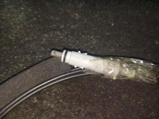 Тросик лючка бака TOYOTA PRIUS ALPHA ZVW41 2ZRFXE 77035-47070 2 ракурс Тросик лючка бака TOYOTA PRIUS ALPHA ZVW41 2ZRFXE 77035-47070 2 ракурс